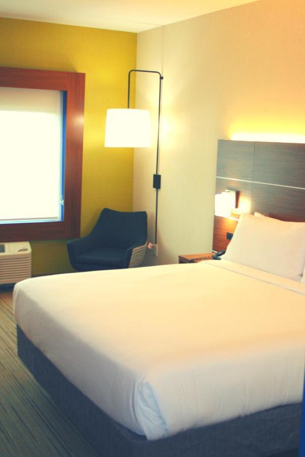 Holiday Inn Express Hotel & Suites Marina By Ihg Εξωτερικό φωτογραφία