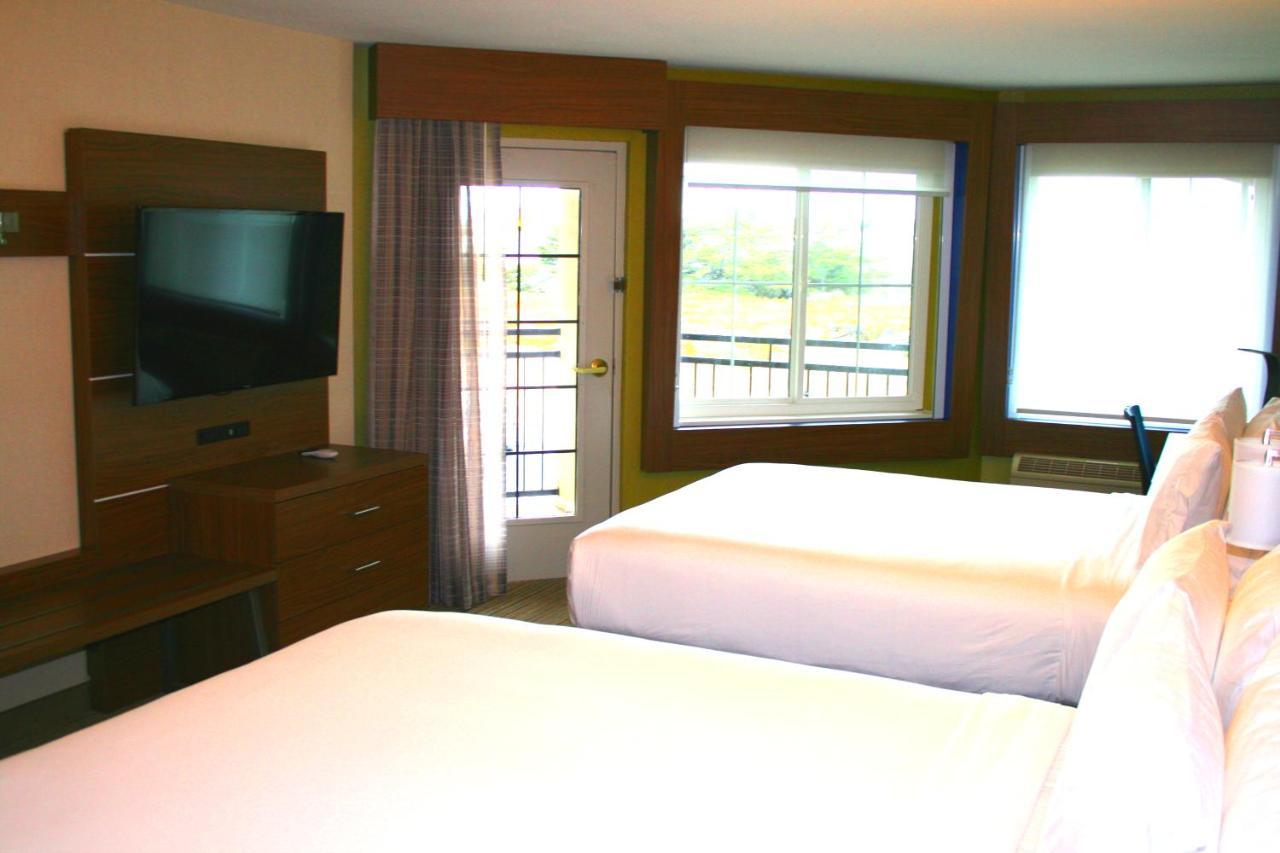 Holiday Inn Express Hotel & Suites Marina By Ihg Εξωτερικό φωτογραφία